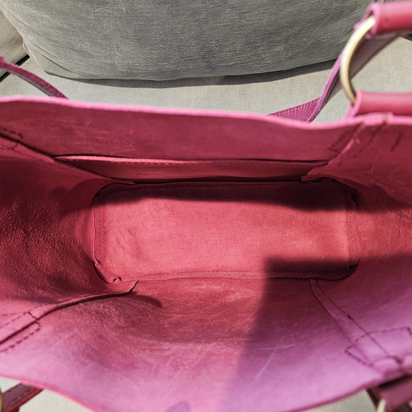 Beautiful Portland Leather Raspberry Market Tote - Picture 4 of 8